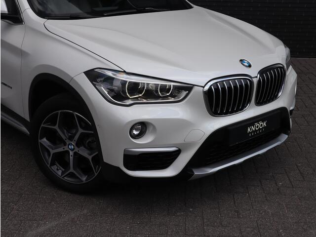 BMW X1 xDrive20i High Executive | Head Up | Panorama dak | Trekhaak |