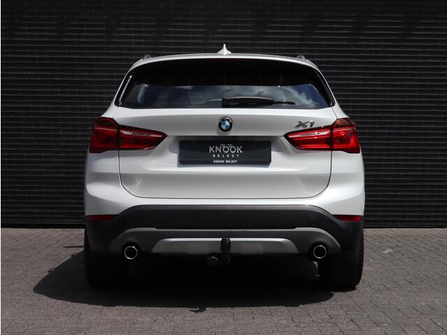 BMW X1 xDrive20i High Executive | Head Up | Panorama dak | Trekhaak |