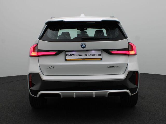 BMW X1 xDrive30e M Sportpakket | Premium Pack | Adaptief M Onderstel | Comfort Access | Trekhaak | Driving Assistant Plus | 18''