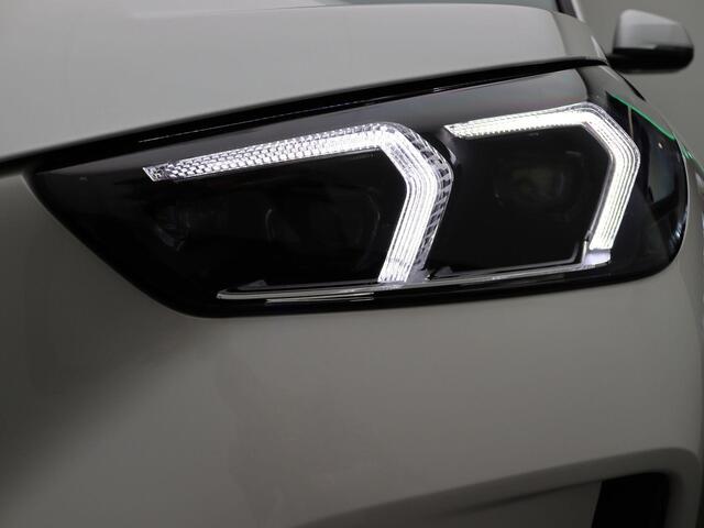 BMW X1 xDrive30e M Sportpakket | Premium Pack | Adaptief M Onderstel | Comfort Access | Trekhaak | Driving Assistant Plus | 18''