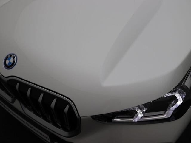 BMW X1 xDrive30e M Sportpakket | Premium Pack | Adaptief M Onderstel | Comfort Access | Trekhaak | Driving Assistant Plus | 18''