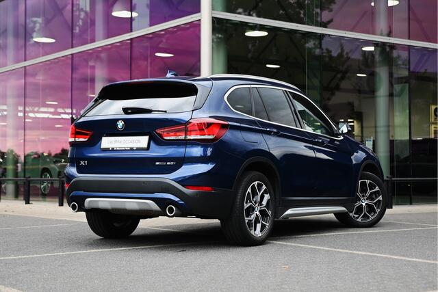 BMW X1 sDrive20i High Executive xLine Automaat / LED / Head-Up / Park Assistant / Stoelverwarming / Cruise Control / Navigatie Plus