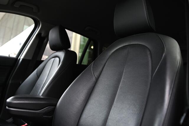 BMW X1 sDrive20i High Executive xLine Automaat / LED / Head-Up / Park Assistant / Stoelverwarming / Cruise Control / Navigatie Plus