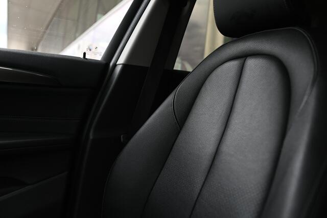 BMW X1 sDrive20i High Executive xLine Automaat / LED / Head-Up / Park Assistant / Stoelverwarming / Cruise Control / Navigatie Plus