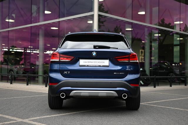BMW X1 sDrive20i High Executive xLine Automaat / LED / Head-Up / Park Assistant / Stoelverwarming / Cruise Control / Navigatie Plus