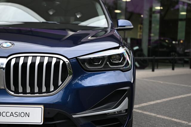 BMW X1 sDrive20i High Executive xLine Automaat / LED / Head-Up / Park Assistant / Stoelverwarming / Cruise Control / Navigatie Plus