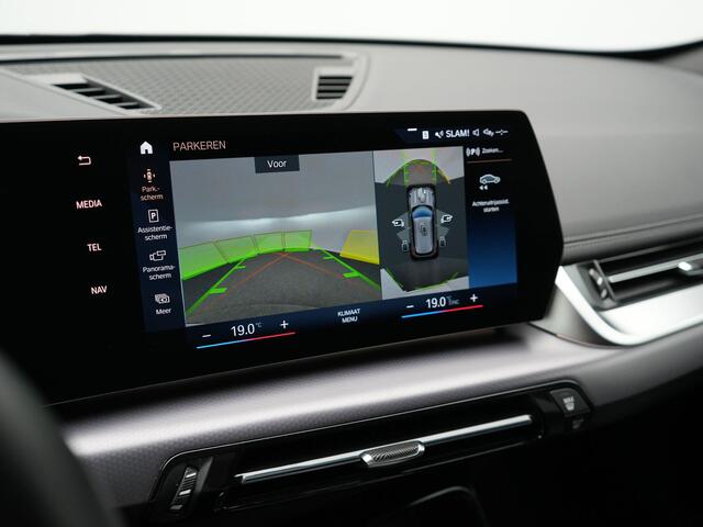 BMW X1 xDrive30e M Sport Plug In Hybrid 326pk Dealer O.H PHEV | Adaptive Cruise | 360 Camera | Head Up | Lederen Sportstoelen Massage & Memory | Harman Kardon | Widescreen Navi | Keyless | Sfeerverlichting |