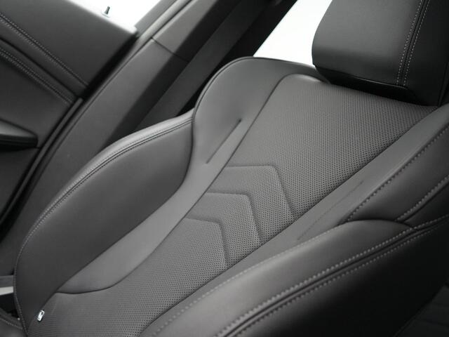 BMW X1 xDrive30e M Sport Plug In Hybrid 326pk Dealer O.H PHEV | Adaptive Cruise | 360 Camera | Head Up | Lederen Sportstoelen Massage & Memory | Harman Kardon | Widescreen Navi | Keyless | Sfeerverlichting |