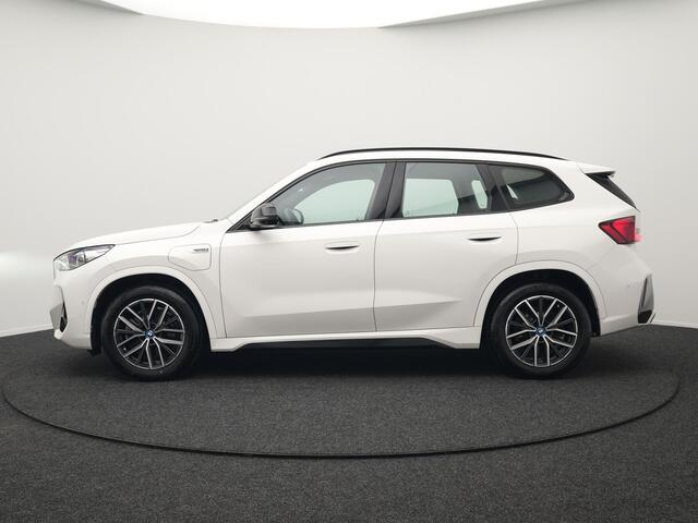 BMW X1 xDrive30e M-sport Plug in Hybrid | PHEV | Adaptive Cruise | Head-up Display | 360 Camera | Carplay | Stoelen Verwarmd | Sfeerverlichting |