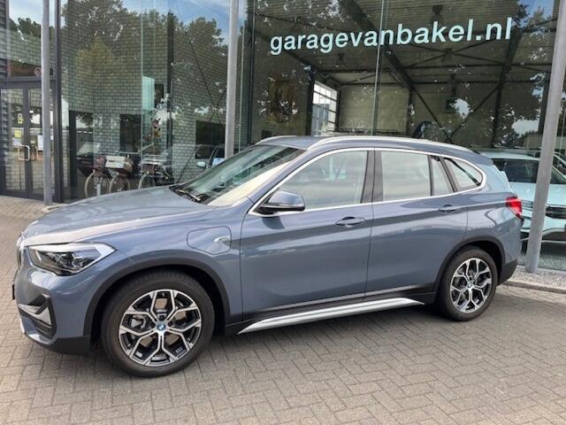 BMW X1 xDRIVE 25e X-LINE PDC NAVI GROOT SCHERM