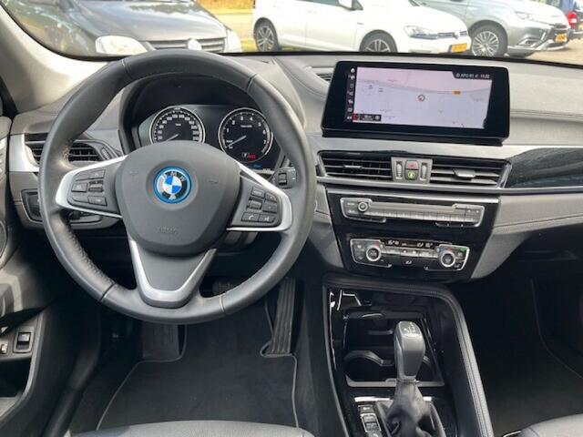 BMW X1 xDRIVE 25e X-LINE PDC NAVI GROOT SCHERM
