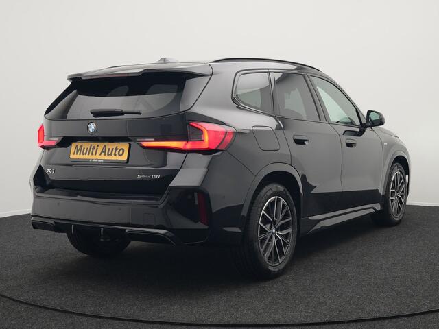 BMW X1 sDrive18i M-Sport Automaat 136pk Dealer O.H. | Trekhaak af Fabriek | Alcantara Sportstoelen Memory & Verwarmd | Camera | Cruise Control | Blis | Park Assist | Apple Carplay | Navigatie | Sfeerverlichting |
