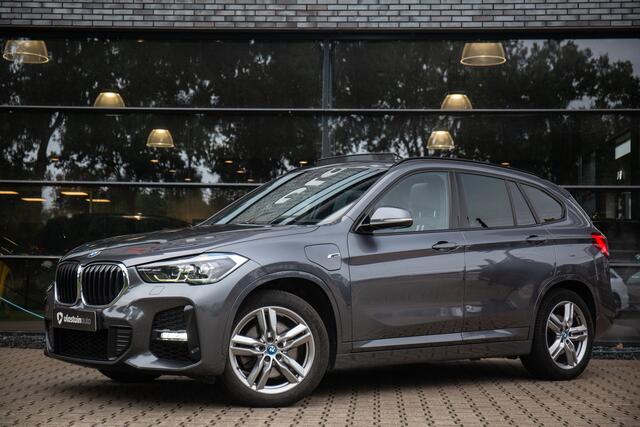 BMW X1 xDrive25e High Executive M-Sport , Pano, HUD, Keyless, Adap. Cruise, Trekhaak,