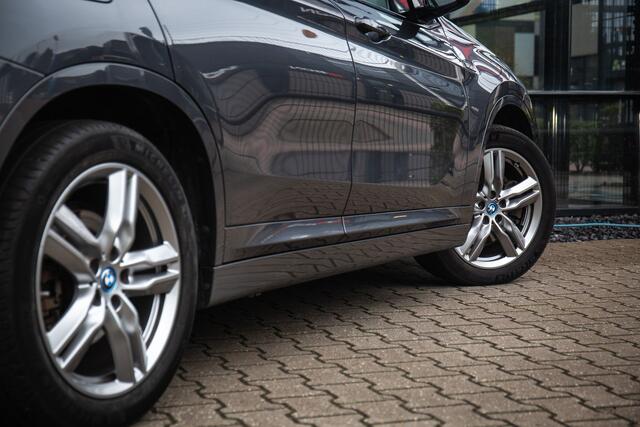 BMW X1 xDrive25e High Executive M-Sport , Pano, HUD, Keyless, Adap. Cruise, Trekhaak,