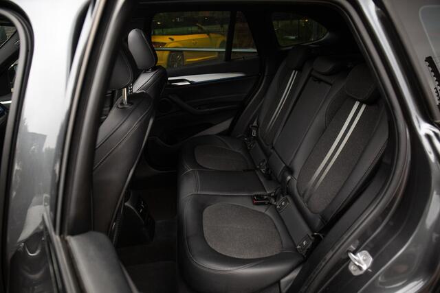 BMW X1 xDrive25e High Executive M-Sport , Pano, HUD, Keyless, Adap. Cruise, Trekhaak,