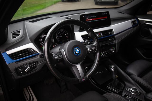 BMW X1 xDrive25e High Executive M-Sport , Pano, HUD, Keyless, Adap. Cruise, Trekhaak,