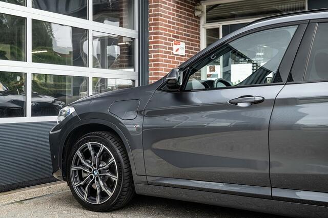 BMW X1 25e xDrive M Sport | Stoelverwarming | Trekhaak | Camera | Hifi-audio | Head-Up | Keyless | Stuurwielverwarming | 19' inch |