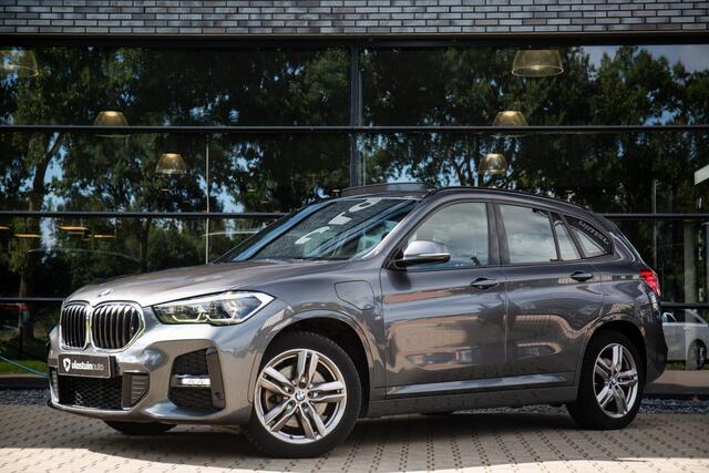 BMW X1 xDrive25e Executive Glazen panoramadak, Head-up display, Achteruitrijcamera, Sfeerverlichting,