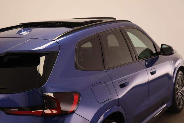 BMW X1 sDrive18i M-Sport | PREMIUM / INNOVATION / TRAVEL | PANORAMADAK | HEAD UP | 360 CAMERA | TREKHAAK | 20"