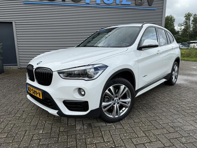 BMW X1 sDrive18i Executive Sport Line 18 Inch Navigatie PDC Stuurverwarming
