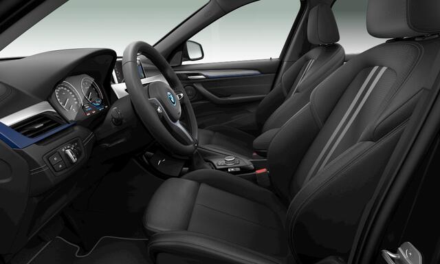 BMW X1 xDrive25e | M-Sport | Navigatie | Panorama | H&K | Camera | Half Leder | 19"LM | Saphire Zwart