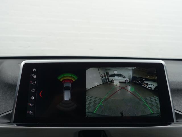 BMW X1 sDrive20i M Sport Aut- Shadowline, Panoramadak, Sport Leder, Head Up, Xenon Led, Park Assist, Stoelverwarming
