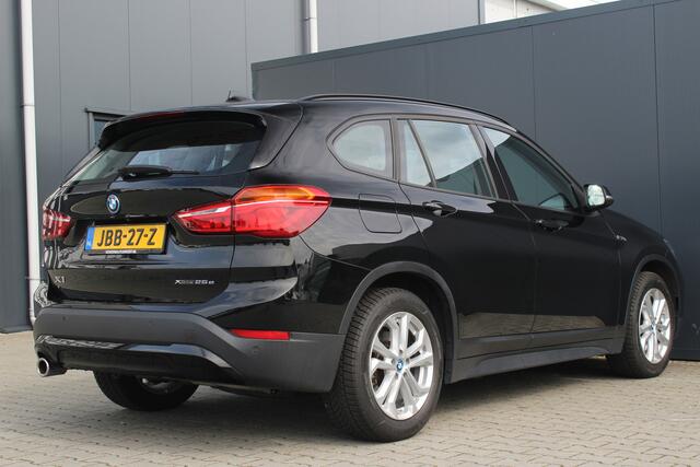 BMW X1 xDrive25e Executive | Incl. 12 maanden garantie | Cruise control | Voorstoelen verwarmd | Climate control | Parkeersensoren voor/achter | DAB | Lichtmetalen velgen | Airco | Bluetooth | Navigatie | Achteruitrijcamera