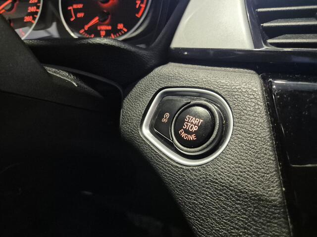 BMW X1 sDrive18i Executive Volleder | Verw. stoelen | Trekhaak | Cruise | Clima