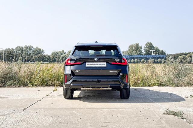 BMW X1 sDrive20i | M Sport | Harman Kardon | Stoelverwarming | Achteruitrijcamera | Trekhaak |