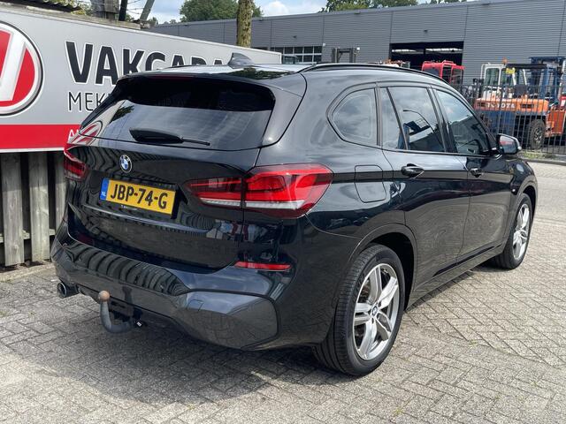BMW X1 xDrive25e High Executive M Sport 18''/Leder/Trekhaak/Stoelverwarming/Sportstoelen/Elektrische Klep/LED/DAB/Navigatie/PDC
