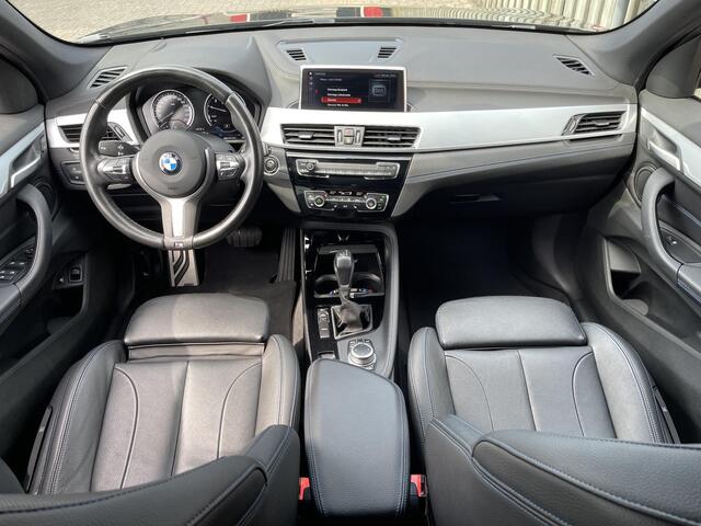BMW X1 xDrive25e High Executive M Sport 18''/Leder/Trekhaak/Stoelverwarming/Sportstoelen/Elektrische Klep/LED/DAB/Navigatie/PDC