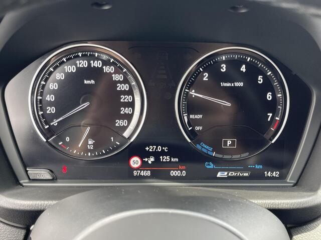 BMW X1 xDrive25e High Executive M Sport 18''/Leder/Trekhaak/Stoelverwarming/Sportstoelen/Elektrische Klep/LED/DAB/Navigatie/PDC