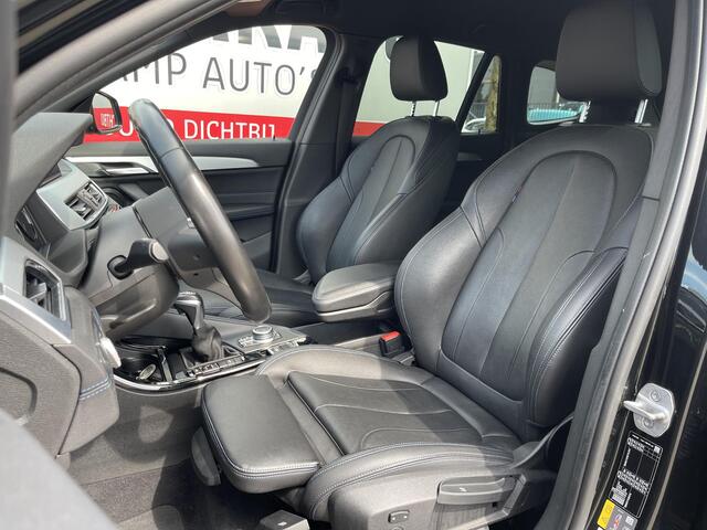 BMW X1 xDrive25e High Executive M Sport 18''/Leder/Trekhaak/Stoelverwarming/Sportstoelen/Elektrische Klep/LED/DAB/Navigatie/PDC