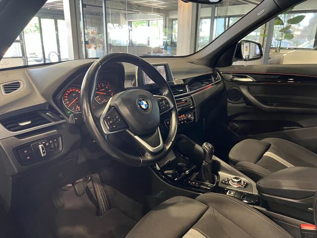 BMW X1 sDrive18i Panorama | Navigatie | Stoelverwarming | Zeer nette auto