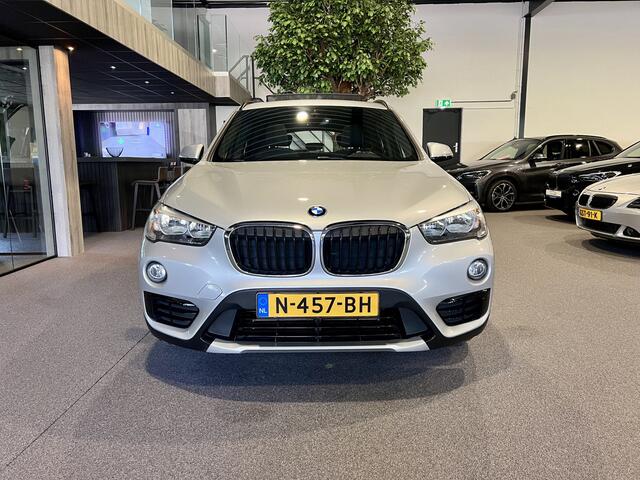 BMW X1 sDrive18i Panorama | Navigatie | Stoelverwarming | Zeer nette auto