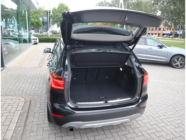 BMW X1 sDrive18i 136 PK High Executive / Panoramadak