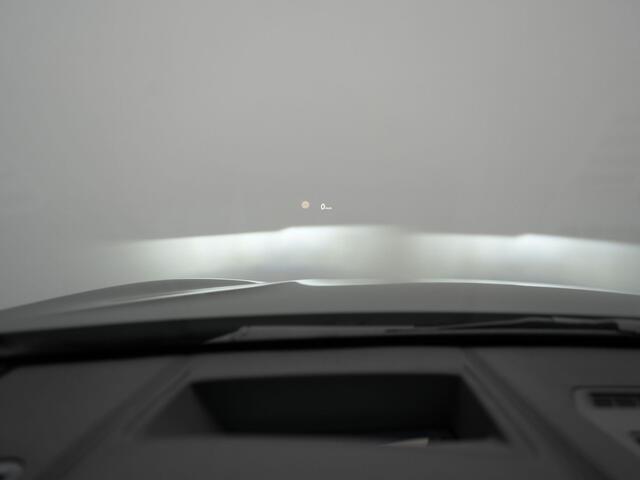 BMW X1 sDrive20i Sportline Automaat 192pk | Afneembare Trekhaak | Panodak | Head Up | Lederen Sportstoelen Verwarmd | Navigatie | Camera | Sfeerverlichting | Virtual | DAB |