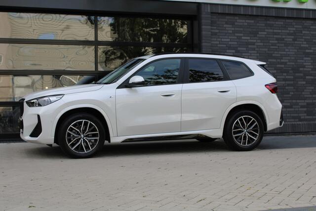 BMW X1 sDrive18i | M-SPORT | KEYLESS | CARPLAY | CAMERA | SFEER | LED | ELEK KOFFERKLEP | 18 INCH |