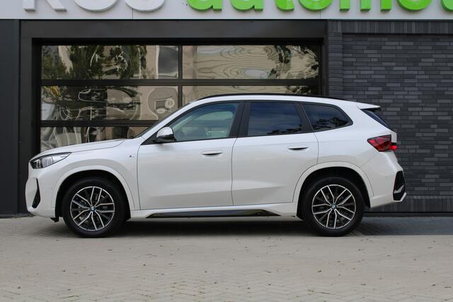 BMW X1 sDrive18i | M-SPORT | KEYLESS | CARPLAY | CAMERA | SFEER | LED | ELEK KOFFERKLEP | 18 INCH |