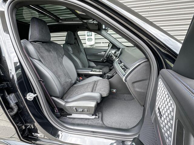 BMW X1 xDrive25e M Sportpakket Pro / Premium Pack / Comfort Pack / Travel Pack / Trekhaak / Panoramadak