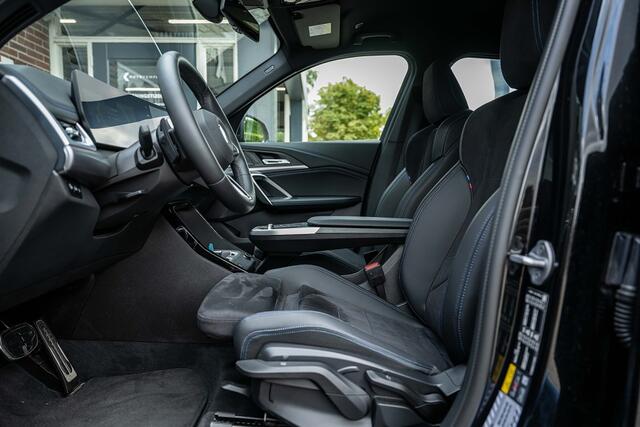 BMW X1 xDrive25e M Sport | Shadow | Maxton | Driving Ass. Plus | Camera | Adapt. Led | Stoelverwarming | 20 Inch |