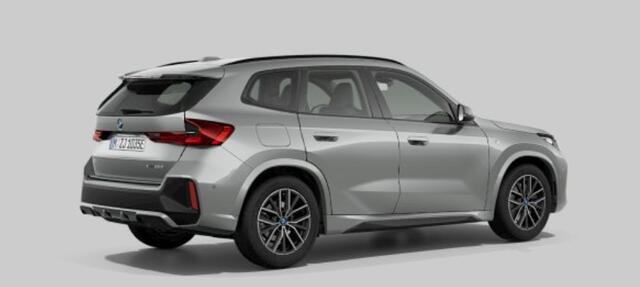BMW X1 xDrive25e M Sport - Sportstoelen - Elektrisch verwarmde voorstoelen - Driving Assistant Plus - Grootlichtassistent - Comfort Access - Automatisch dimmende binnenspiegel - Adaptief M Onderstel -