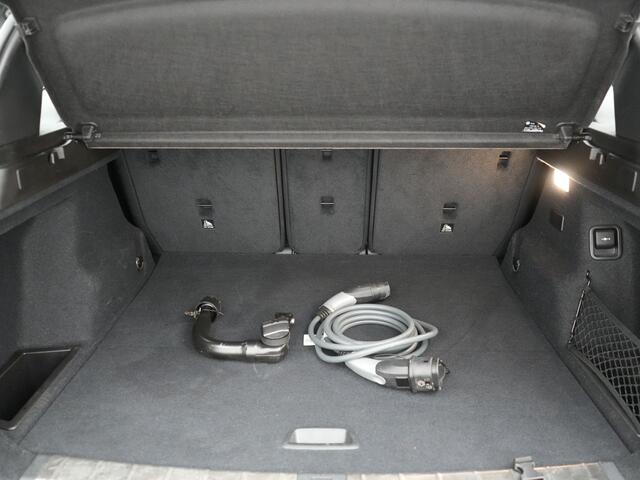 BMW X1 xDrive25e M Sport Plug In Hybrid 222pk Dealer O.H PHEV | Trekhaak Afneembaar | Cruise Control | Lederen Sportstoelen Verwarmd | Bluetooth | Sfeerverlichting | Sportstuur Leder | Navigatie | DAB | 18" LM |