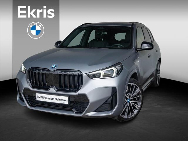 BMW X1 xDrive30e | M Sportpakket | Innovation Pack | 20 inch | Comfort Access | Glazen panoramadak | Driving Assistent Plus | Head-Up Display