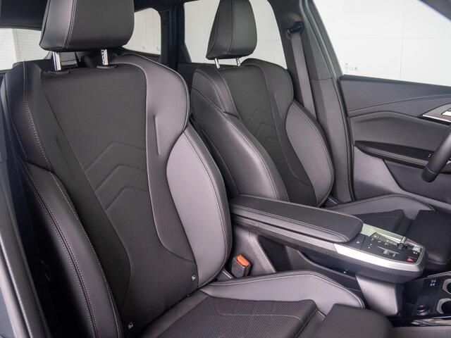 BMW X1 xDrive30e | M Sportpakket | Innovation Pack | 20 inch | Comfort Access | Glazen panoramadak | Driving Assistent Plus | Head-Up Display