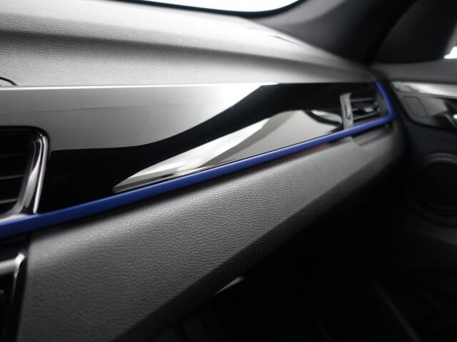 BMW X1 sDrive18i M Sport Aut- Head Up, Xenon Led, M Performance Interieur, Sfeerverlichting, Privacy Glass