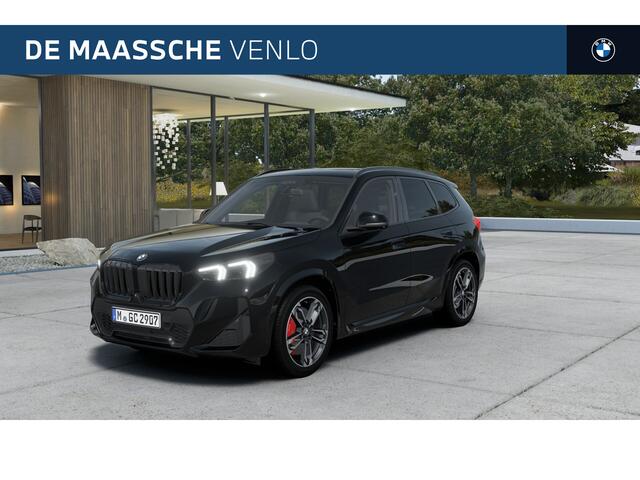 BMW X1 sDrive20i High Executive M Sport Automaat / Panoramadak / Trekhaak / Sportstoelen / M Adaptief onderstel / Adaptieve LED / Parking Assistant Plus / Head-Up / Comfort Access