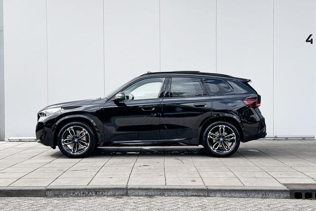 BMW X1 xDrive25e M-Sport Glazen Schuifdak / Harman Kardon / Adaptief LED / Comfort Acces / 19 Inch / Getinte Ramen