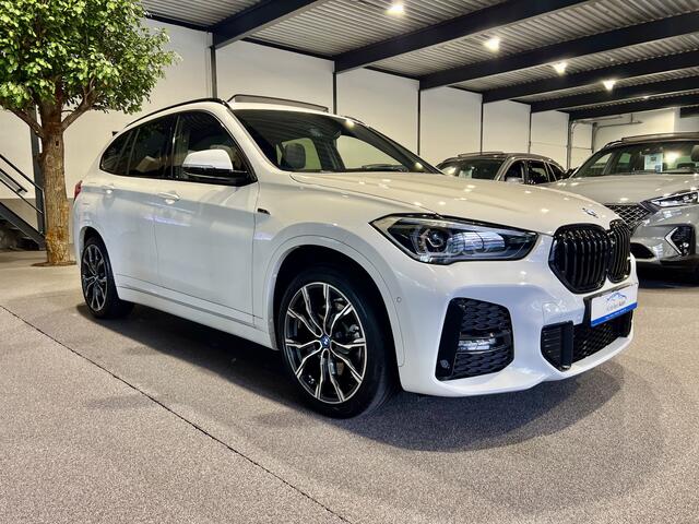 BMW X1 xDrive25e High Executive Panorama | Camera | Trekhaak | Carplay/Android
