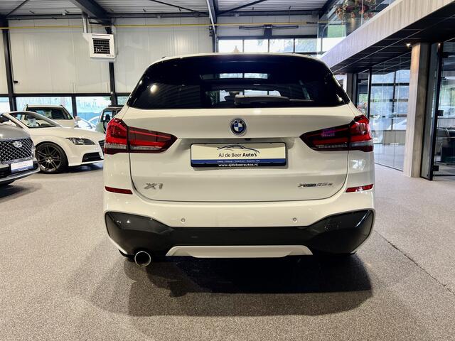 BMW X1 xDrive25e High Executive Panorama | Camera | Trekhaak | Carplay/Android